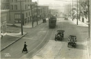 Vehicles on Pike Street in Seattle in 1902, prior to state vehicle licensing requirements.